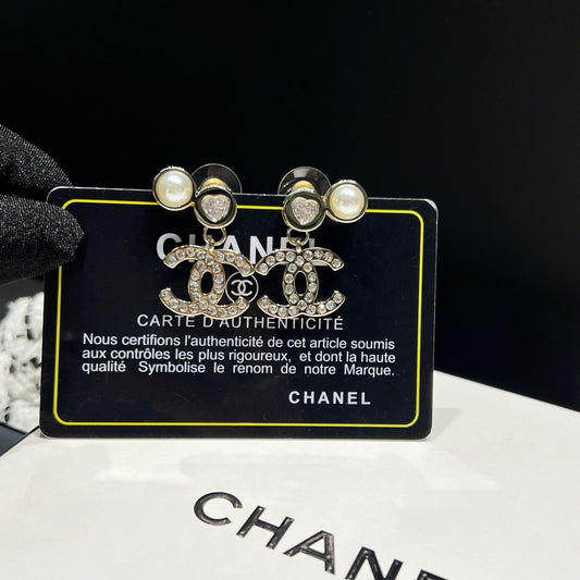 Boucles d'oreilles pendantes logo cœur en perles