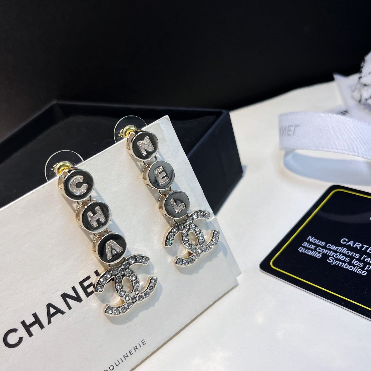 Pendientes de moda con inicial