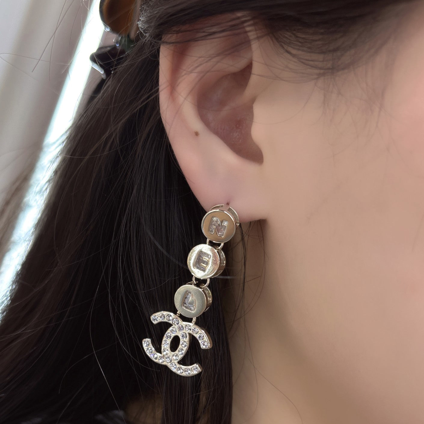 Pendientes de moda con inicial