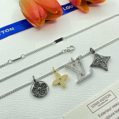 Collier pendentif floral diamant