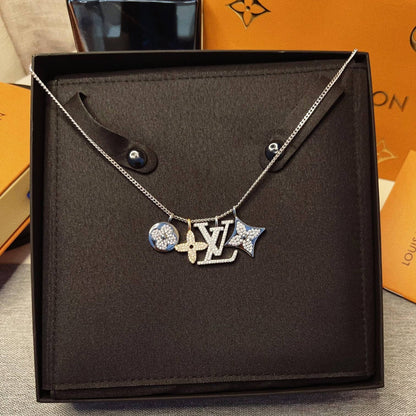 Collier pendentif floral diamant