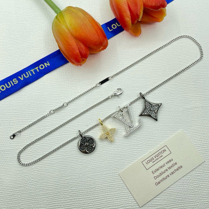 Collier pendentif floral diamant