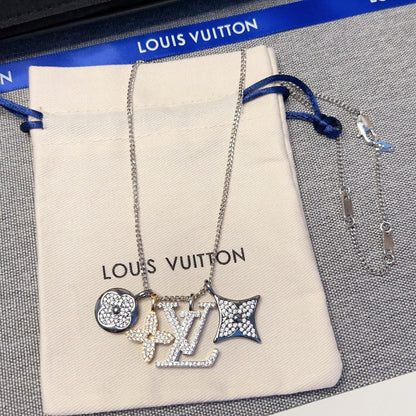 Collier pendentif floral diamant