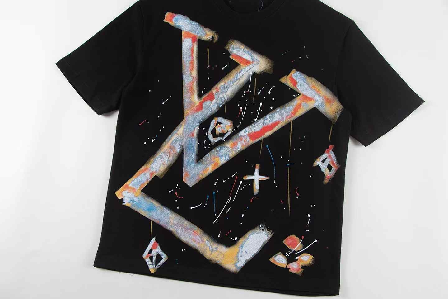 Camiseta estampada de colores nueva