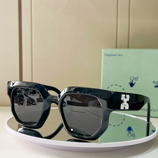 Lunettes de soleil tendance à monture carrée