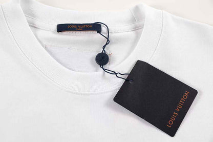 Camiseta con estampado artístico