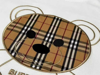 Camiseta de oso bordado