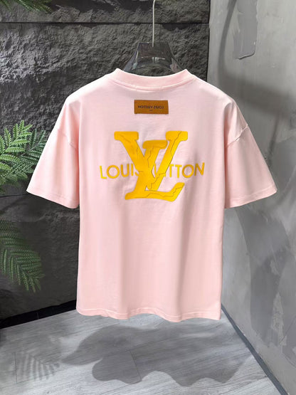 Camiseta con bordado clásico renovado