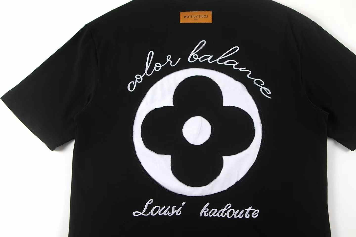 Nueva camiseta de moda bordada