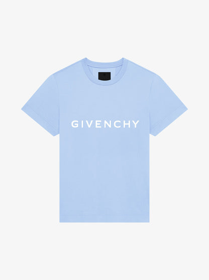 Camiseta arquetípica (preferiblemente de verano)