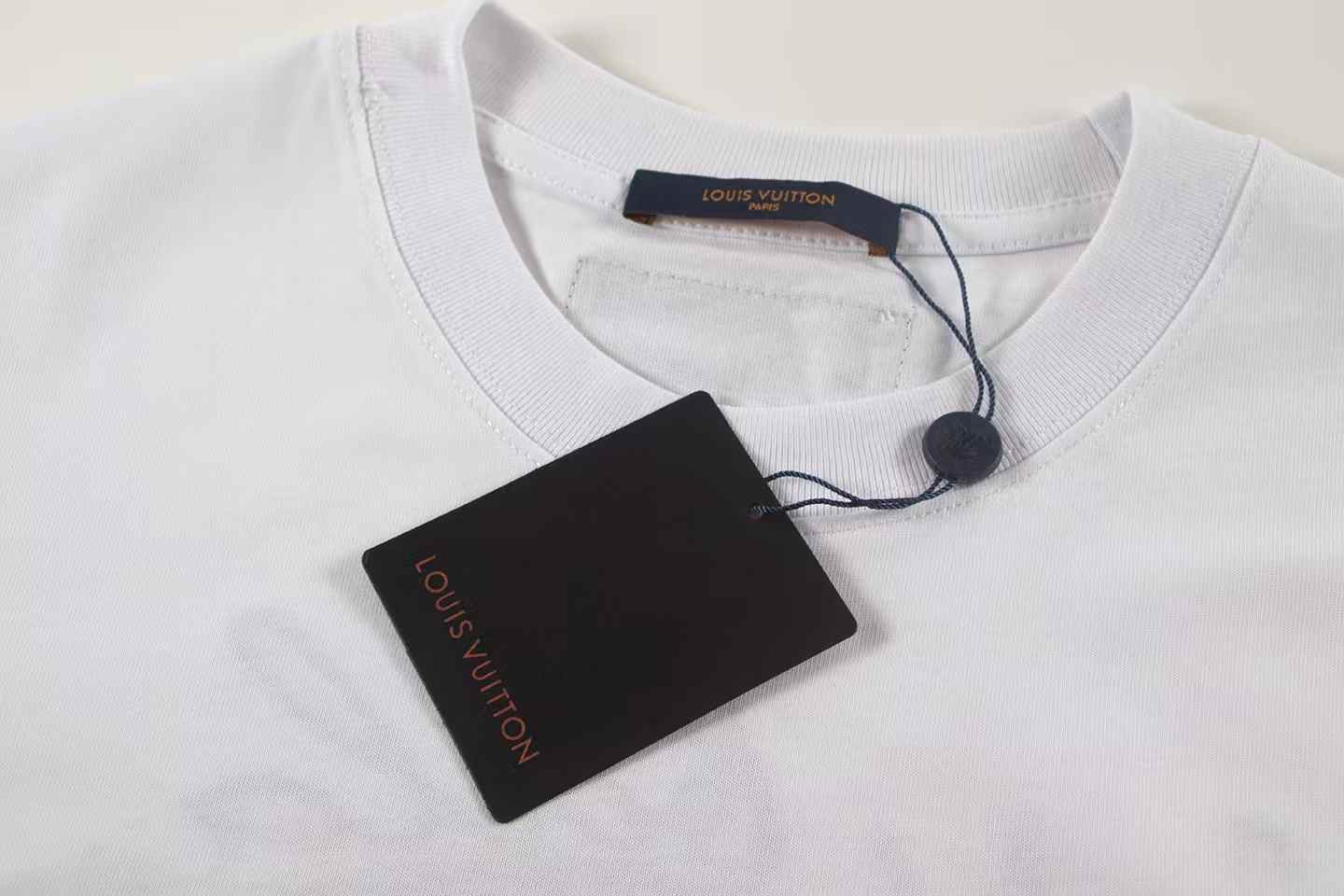 Nueva camiseta de moda bordada