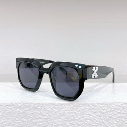 Lunettes de soleil tendance à monture carrée