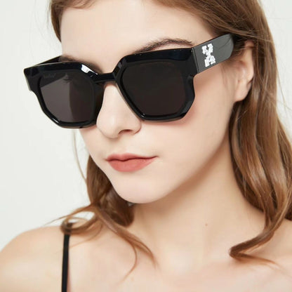 Lunettes de soleil tendance à monture carrée