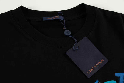 Camiseta con estampado artístico