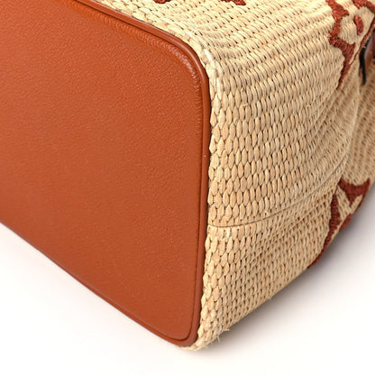 Bolso cubo de paja repujado