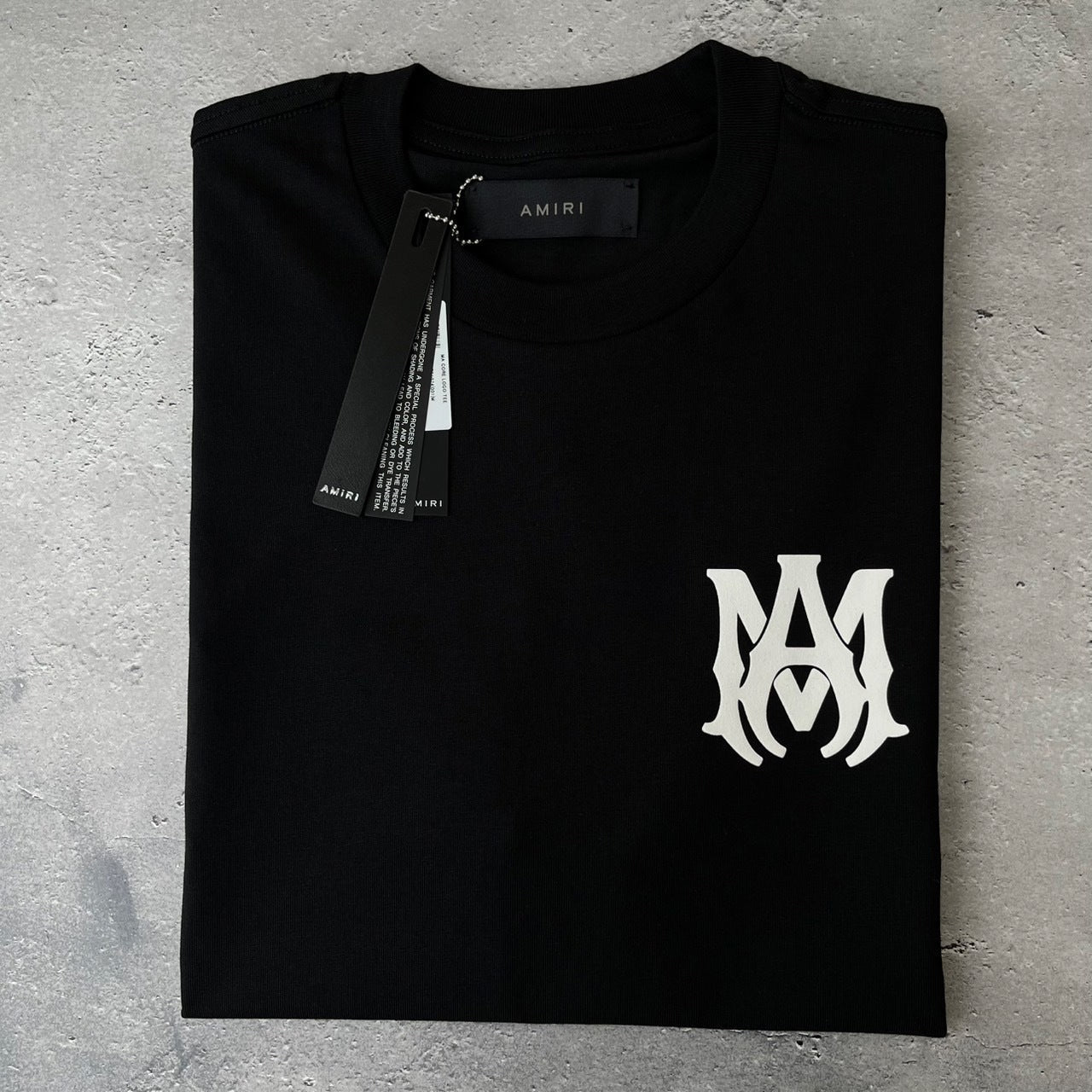 Camiseta con logo estampado sencillo