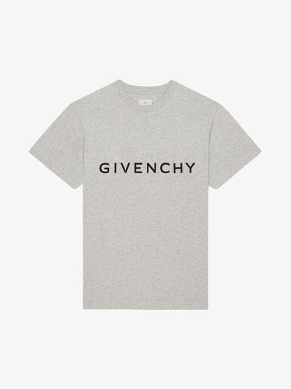 Camiseta arquetípica (preferiblemente de verano)