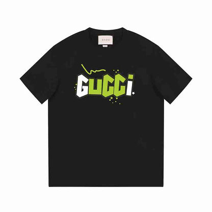 Camiseta estampada verde y blanca