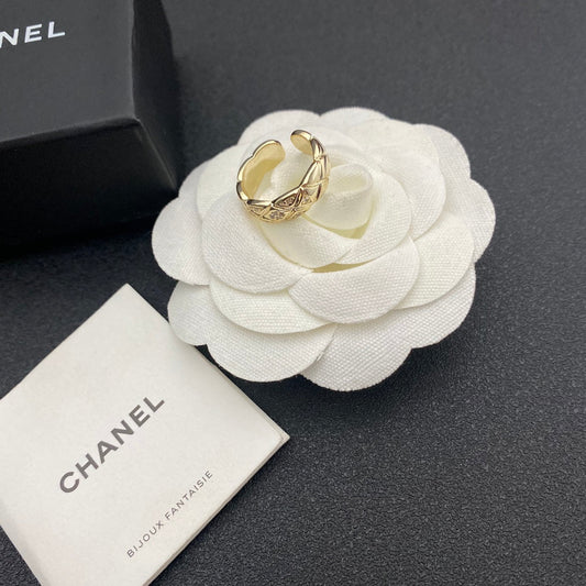 Bague ouverte losange en diamant