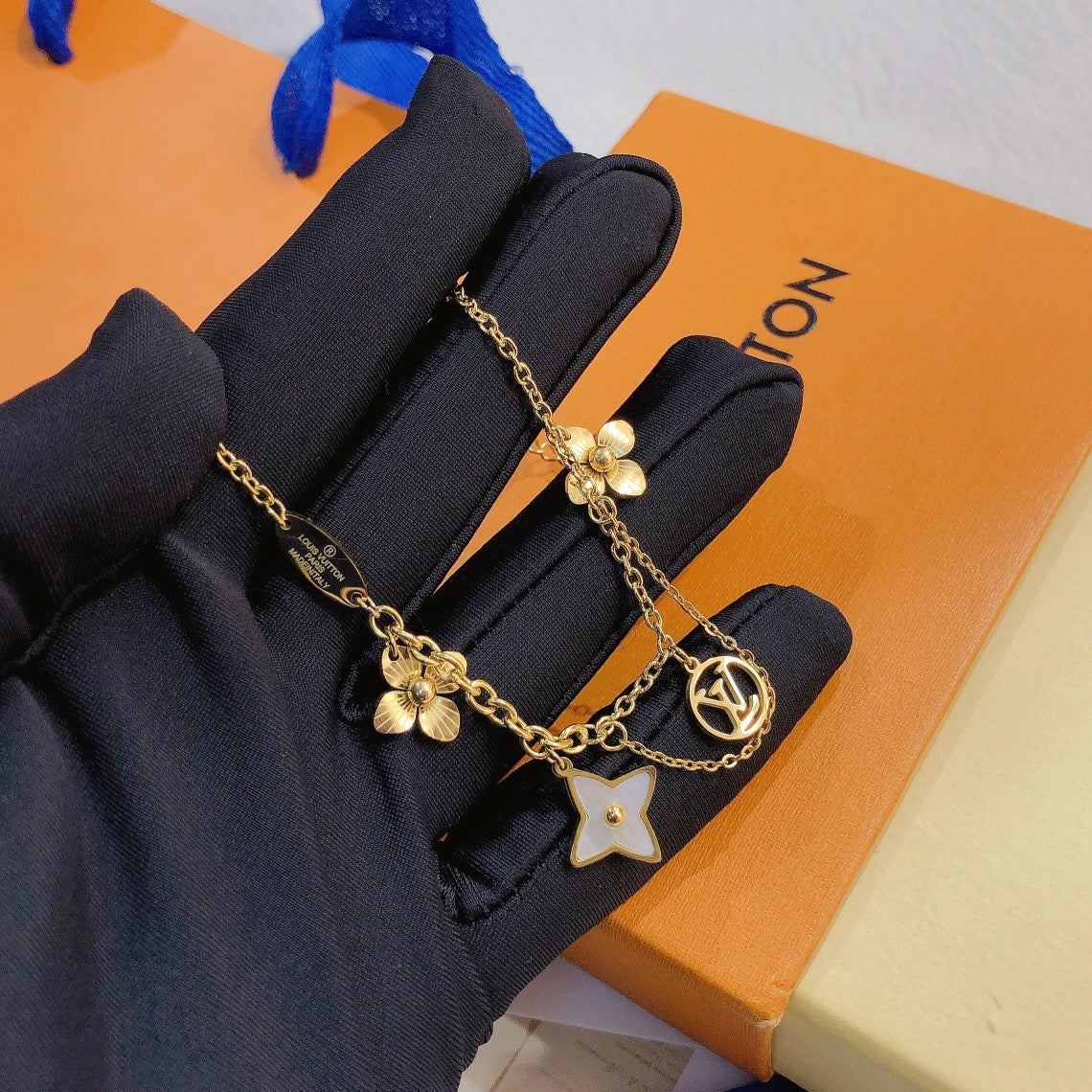 Pulsera colgante hueca de moda