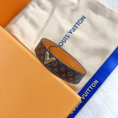 Pulsera clásica de cuero estampado