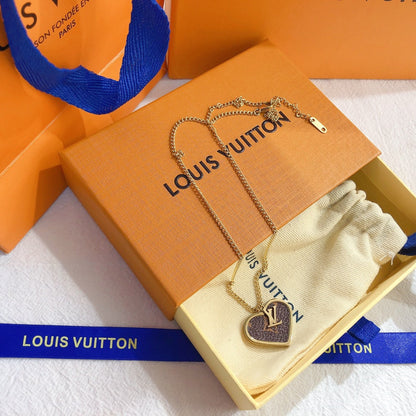 Collier cœur en acier au titane et cuir