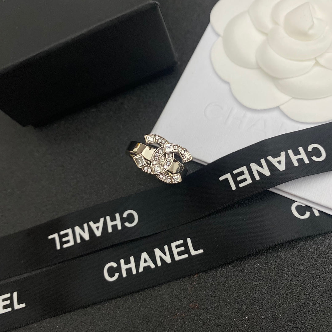 Anillo abierto con logotipo de diamante brillante