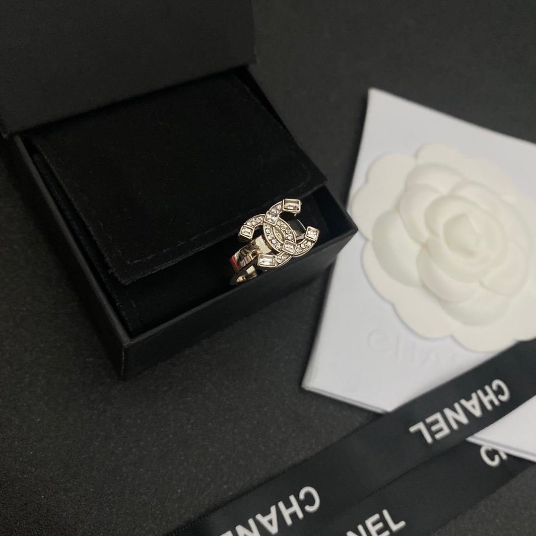 Anillo abierto con logotipo de diamante brillante