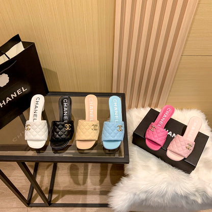 Mules à talon triangle en cuir et diamants