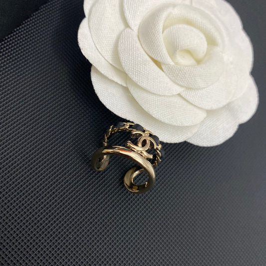 Bague ouverte en cuir plaqué or