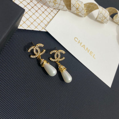 Boucles d'oreilles élégantes en strass et perles