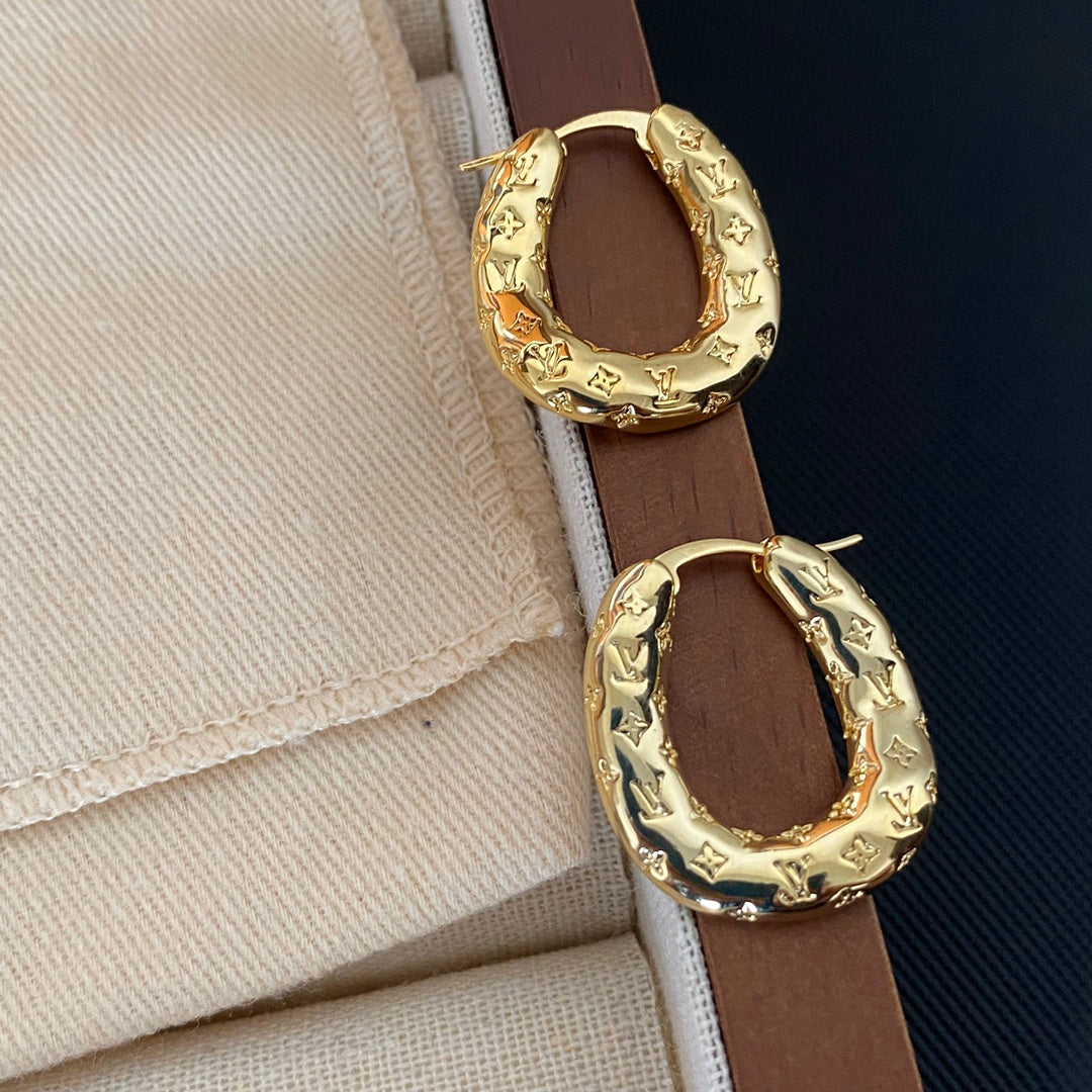 Pendientes de aro con sello de flor en oro L