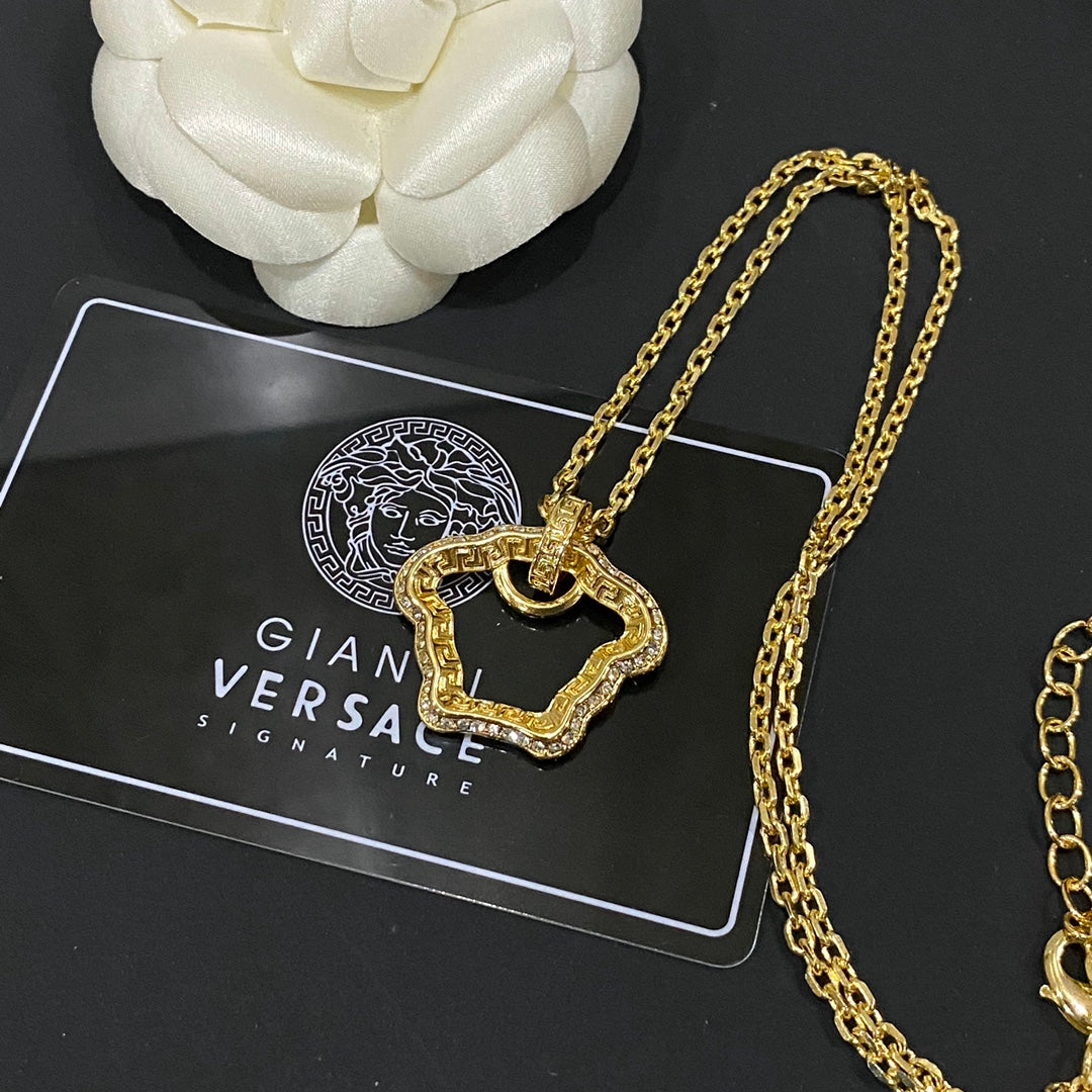 Collar Medusa calado vintage