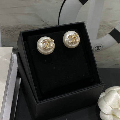 Boucles d'oreilles clous rétro élégantes diamant et perle