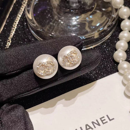 Boucles d'oreilles clous rétro élégantes diamant et perle