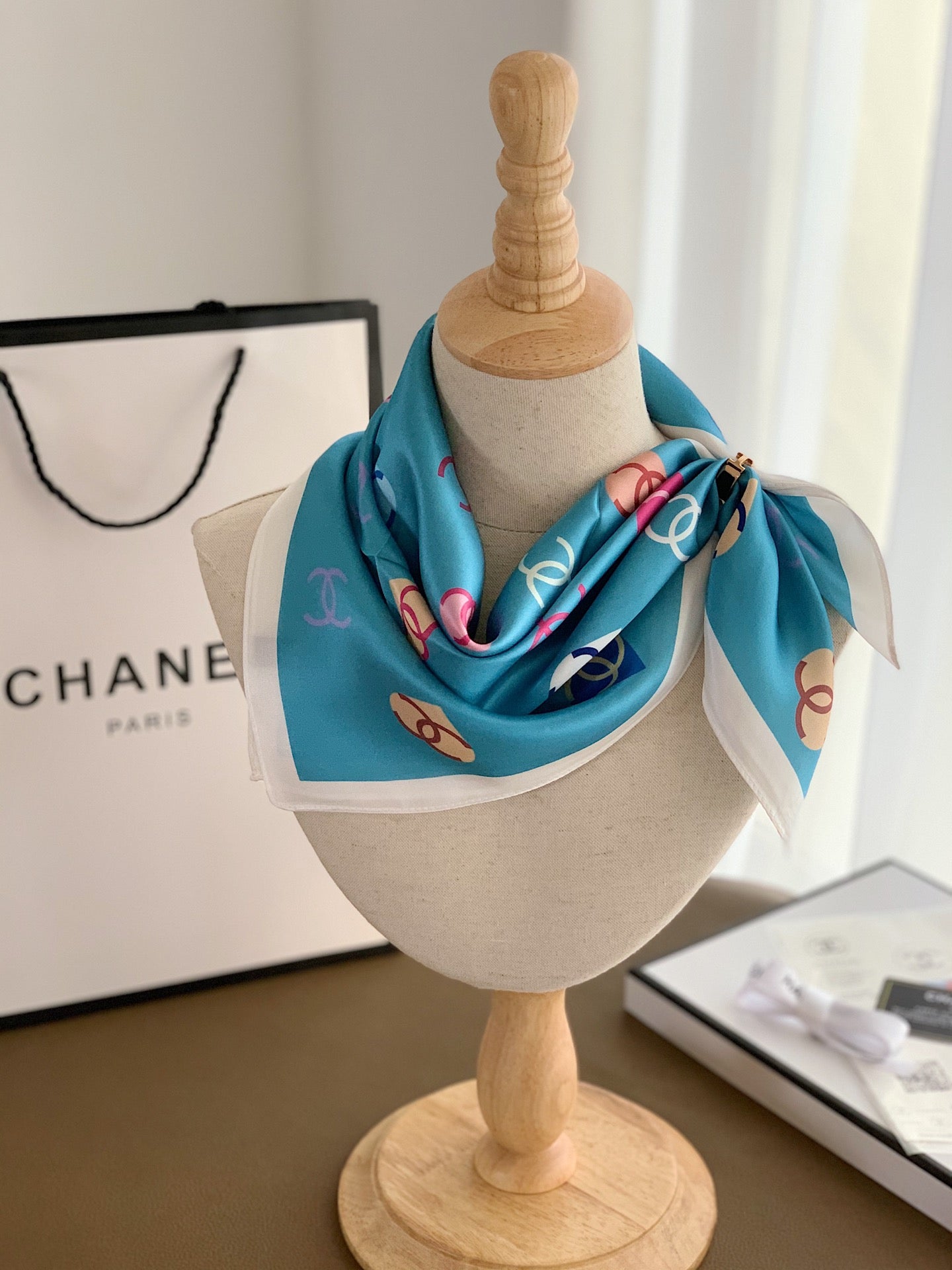 Pañuelo cuadrado elegante