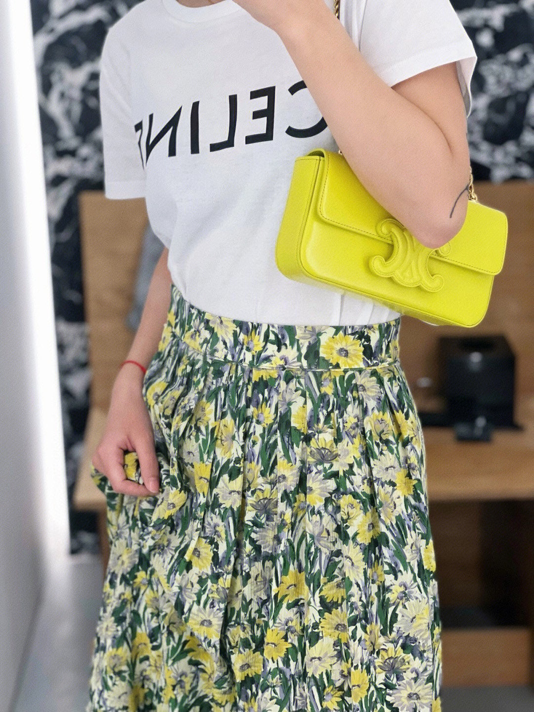 Camiseta de moda con estampado de letras