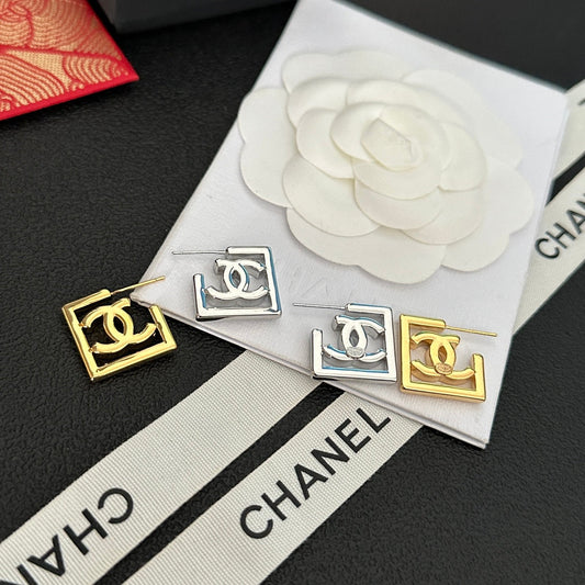 Boucles d'oreilles logo carré creux