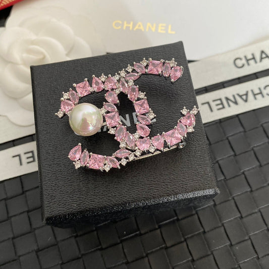 Broche logo perles de cristal étincelantes