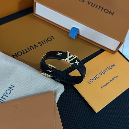 Bracelet en cuir avec logo en métal floral