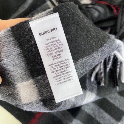 Bufanda multicolor clásica a cuadros con borlas