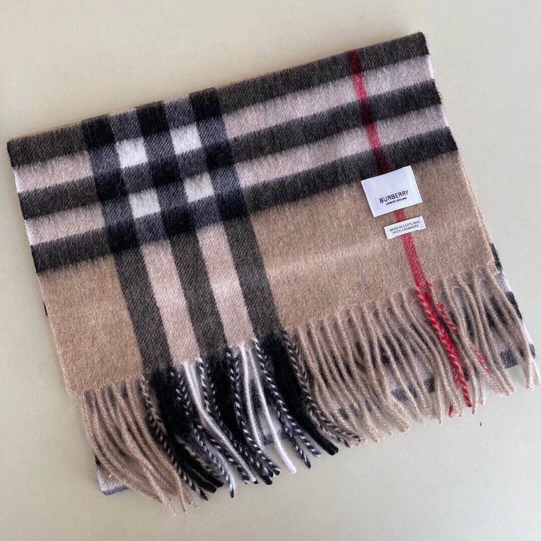 Bufanda multicolor clásica a cuadros con borlas