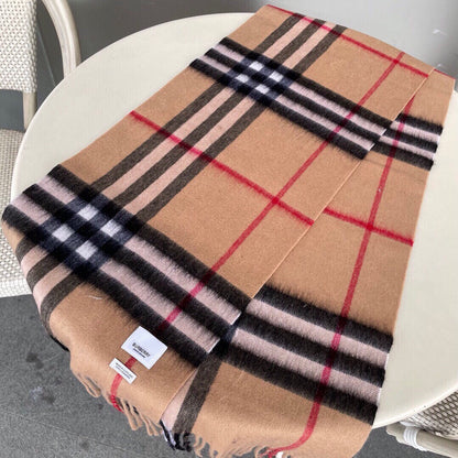 Bufanda multicolor clásica a cuadros con borlas