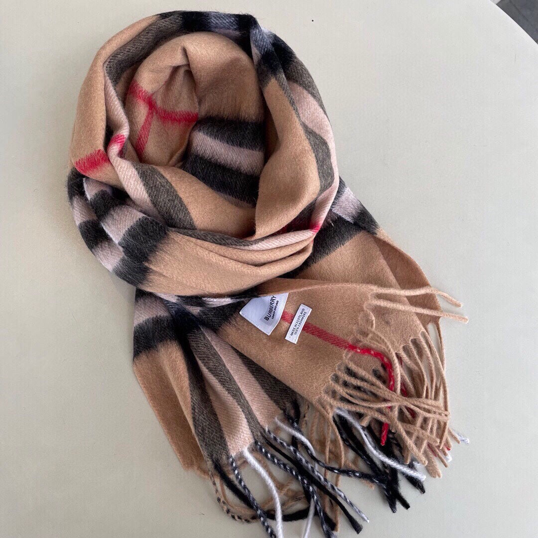 Bufanda multicolor clásica a cuadros con borlas