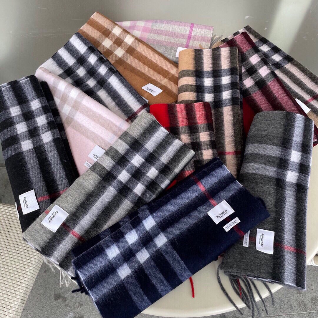 Bufanda multicolor clásica a cuadros con borlas