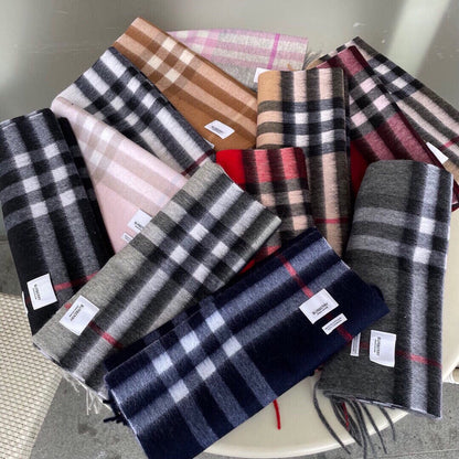 Bufanda multicolor clásica a cuadros con borlas