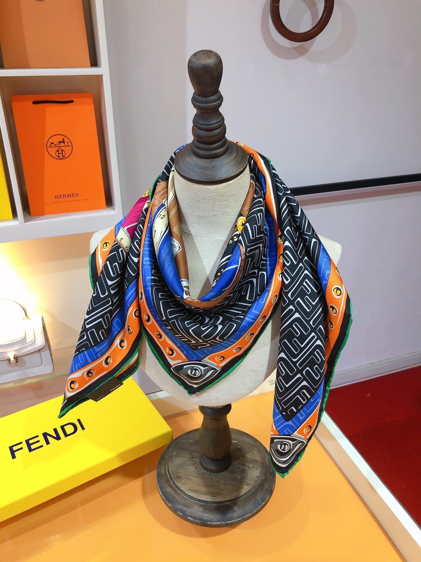 Pañuelo de seda estampado gráfico de bolso vintage