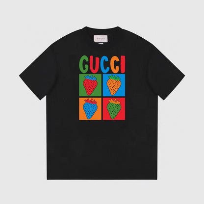 Camiseta con estampado de fresas de cuatro cuadrículas