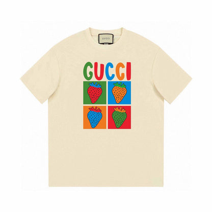 Camiseta con estampado de fresas de cuatro cuadrículas