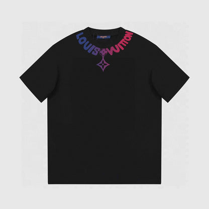 Camiseta con logo estampado en el escote